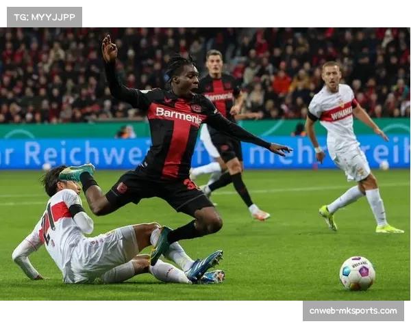 那不勒斯0-0闷平勒沃库森,奥斯梅恩失单刀,弗林蓬伤退 那不勒斯0-0闷平勒沃库森,奥斯梅恩失单刀,弗林蓬伤退